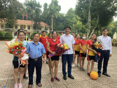 BQL Khu BTTN Pù Huống tổ chức giao lưu bóng chuyền hơi chào mừng kỷ niệm 92 năm ngày thành lập Hội LHPN Việt Nam (20/10/1930-20/10/2022)