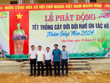 Tổ chức “Tết trồng cây đời đời nhớ ơn Bác Hồ” tại Trạm Y tế xã Minh Hợp, huyện Quỳ Hợp.