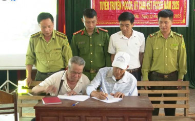 Hội nghị truyên truyền, giáo dục pháp luật BVR & PCCR, ký cam kết tại các địa bàn do trạm QLBVR Châu Hồng quản lý
